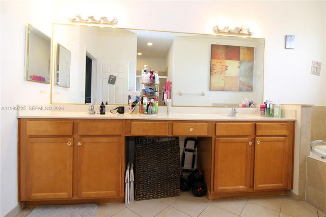 3698 SE 2nd Dr, Homestead, FL 33033