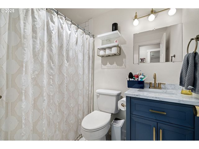 692 N 1ST St, Creswell, OR 97426