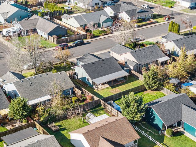 692 N 1ST St, Creswell, OR 97426