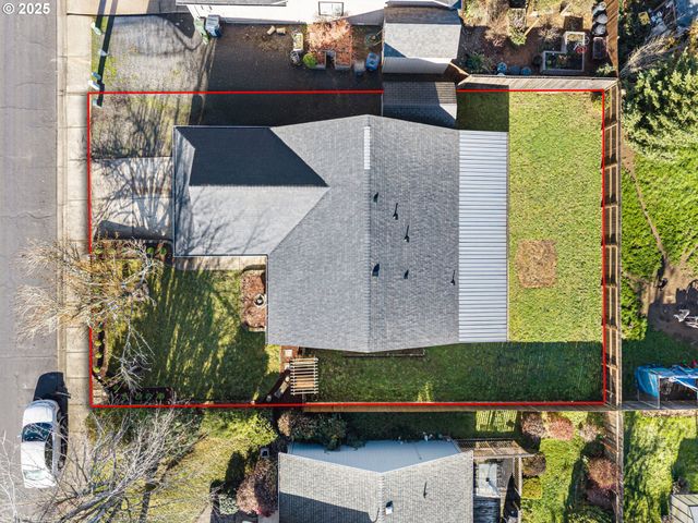 692 N 1ST St, Creswell, OR 97426