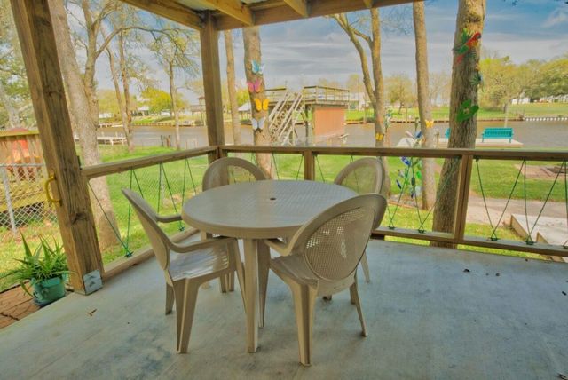 929 Private Road 652, Sargent, TX 77414