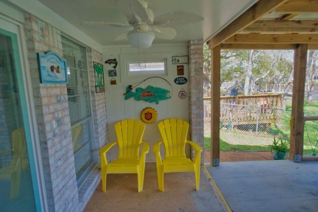 929 Private Road 652, Sargent, TX 77414