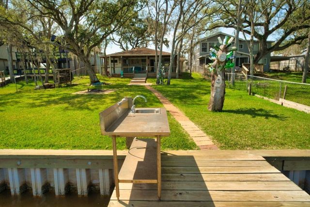 929 Private Road 652, Sargent, TX 77414