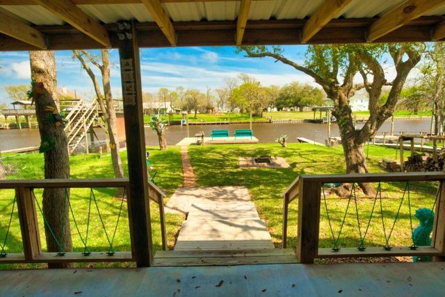 929 Private Road 652, Sargent, TX 77414