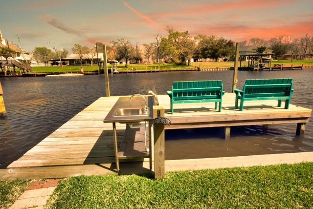 929 Private Road 652, Sargent, TX 77414