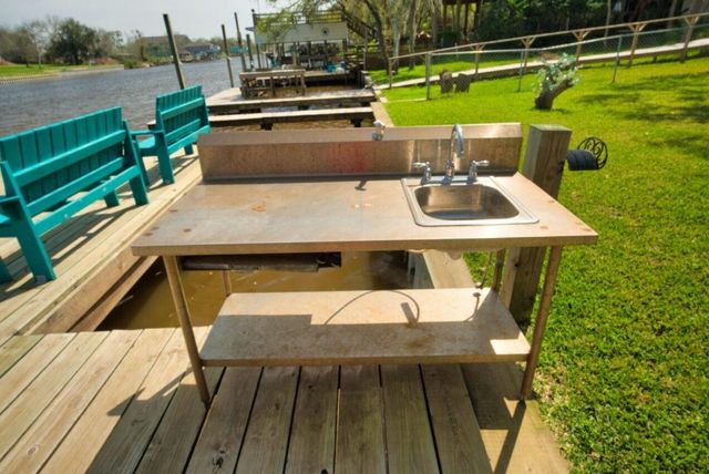 929 Private Road 652, Sargent, TX 77414