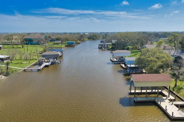 929 Private Road 652, Sargent, TX 77414