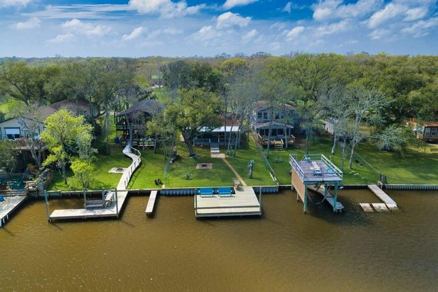 929 Private Road 652, Sargent, TX 77414