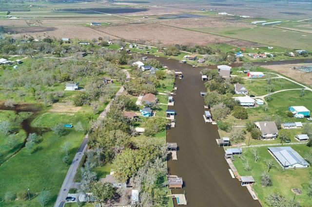 929 Private Road 652, Sargent, TX 77414