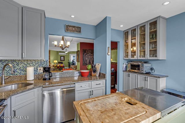 400 Deal Lake Drive 8F, Asbury Park, NJ 07712