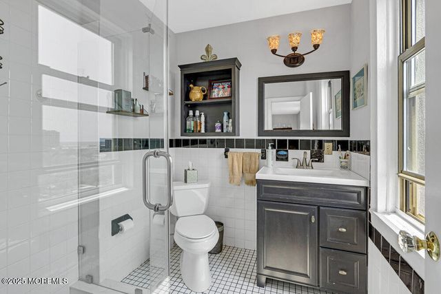 400 Deal Lake Drive 8F, Asbury Park, NJ 07712