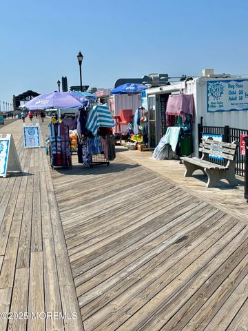 400 Deal Lake Drive 8F, Asbury Park, NJ 07712