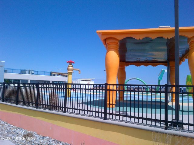 400 Deal Lake Drive 8F, Asbury Park, NJ 07712