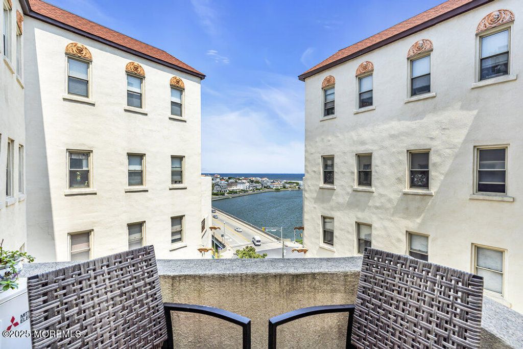 400 Deal Lake Drive 8F, Asbury Park, NJ 07712