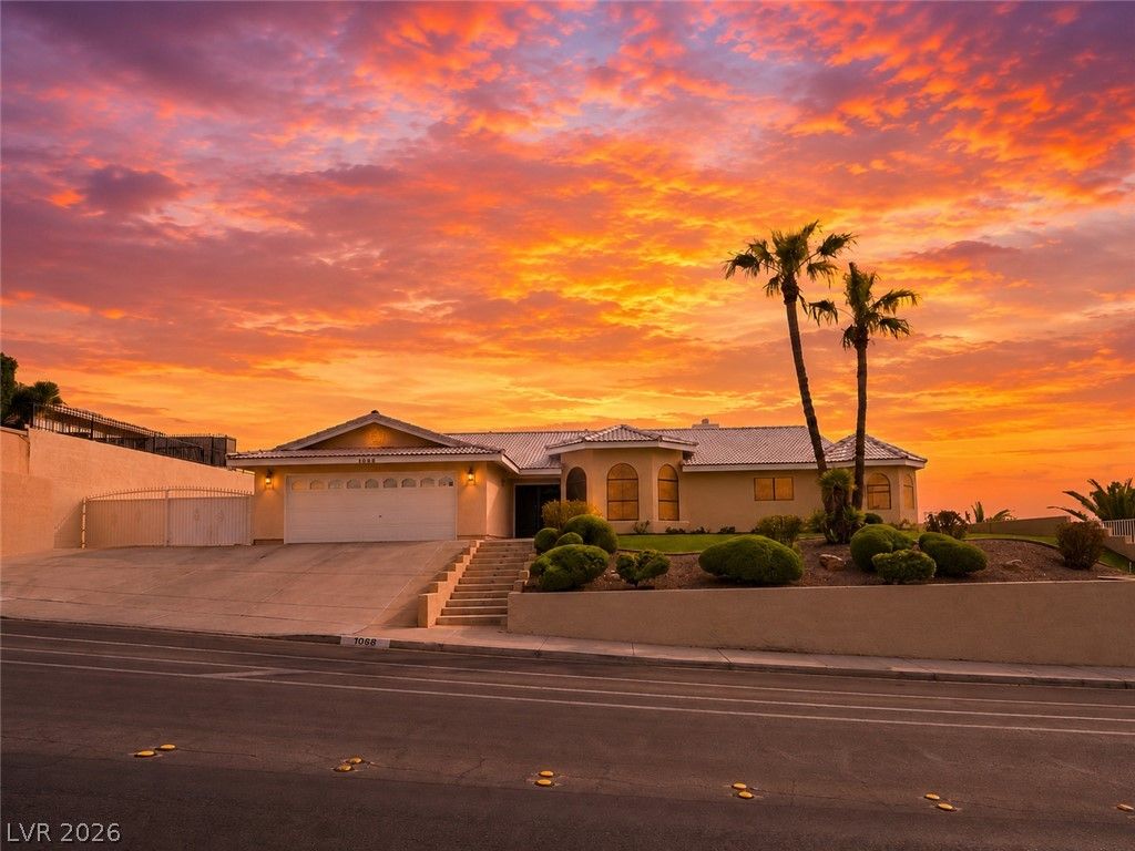1068 Calico Ridge Drive, Henderson, NV 89011 — exterior