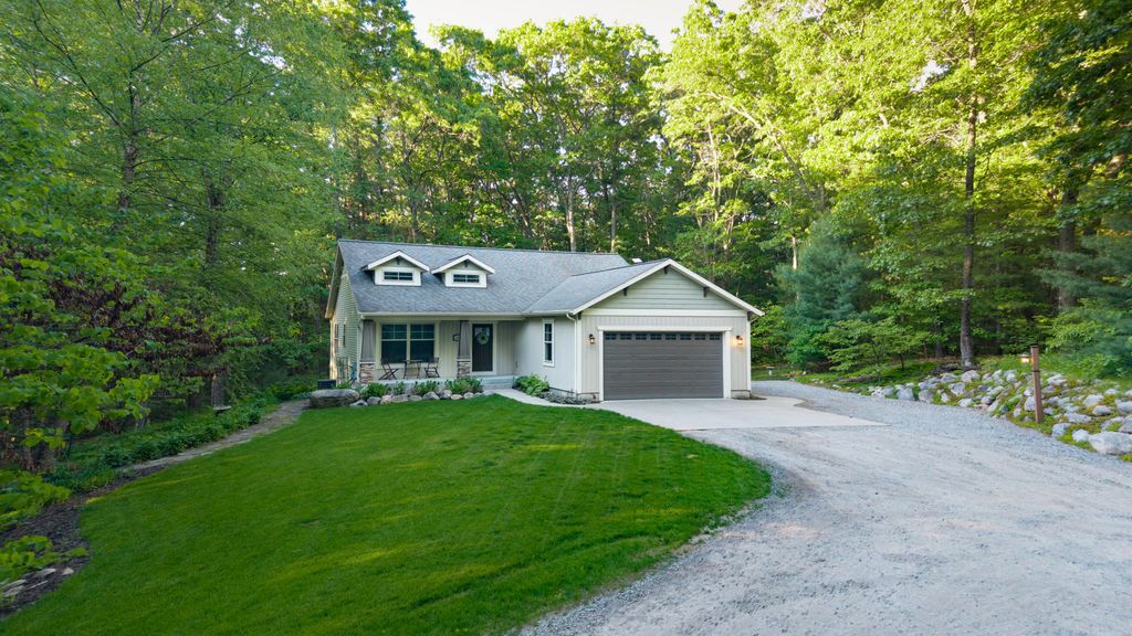 2199 West Lake Road, Dalton Twp, MI 49457