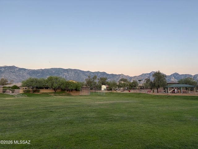 15018 N Rugged Lark Drive, Tucson, AZ 85739