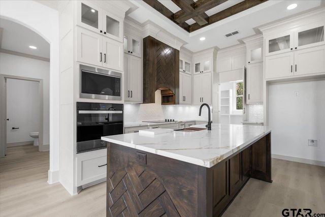 17077 Woodcrest Cir, Lindale, TX 75771