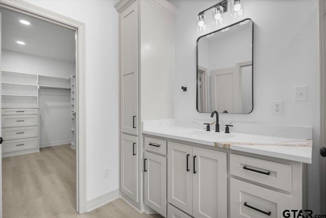 17077 Woodcrest Cir, Lindale, TX 75771