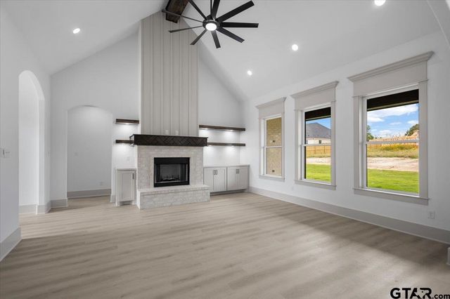 17077 Woodcrest Cir, Lindale, TX 75771