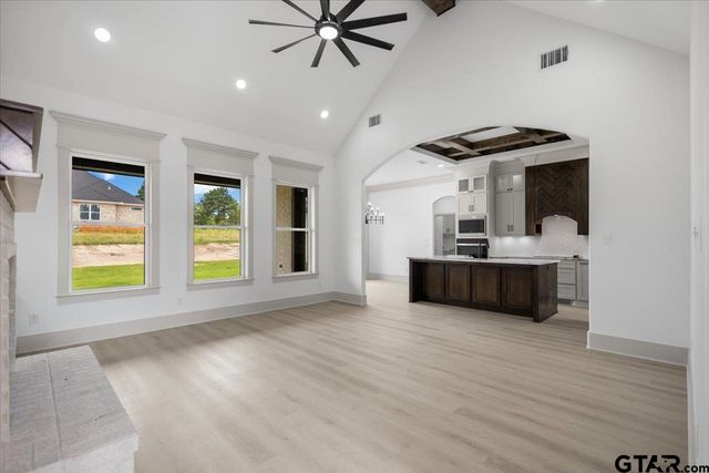 17077 Woodcrest Cir, Lindale, TX 75771