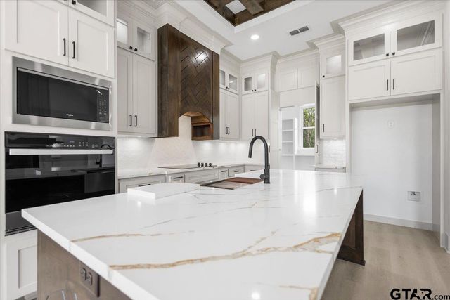 17077 Woodcrest Cir, Lindale, TX 75771