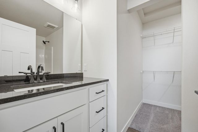 6264 86th Avenue S, Horace, ND 58047