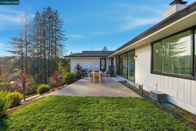 89 Greenfield Dr, Moraga, CA 94556