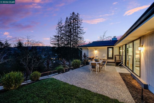89 Greenfield Dr, Moraga, CA 94556