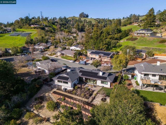 89 Greenfield Dr, Moraga, CA 94556