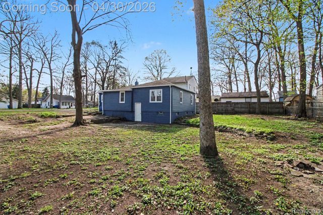 6366 Dellwood Drive, Waterford Charter Township, MI 48329