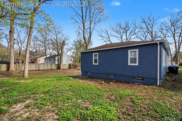 6366 Dellwood Drive, Waterford Charter Township, MI 48329