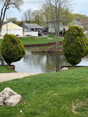 6366 Dellwood Drive, Waterford Charter Township, MI 48329