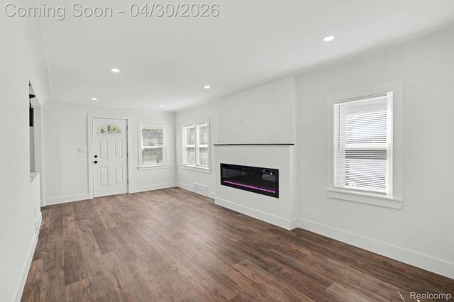 6366 Dellwood Drive, Waterford Charter Township, MI 48329