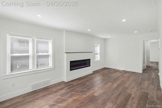 6366 Dellwood Drive, Waterford Charter Township, MI 48329