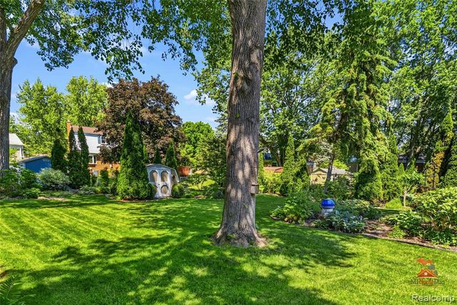 495 Springbrook Crescent, Saline, MI 48176