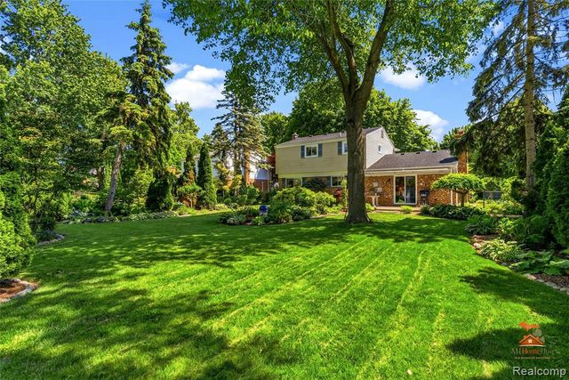 495 Springbrook Crescent, Saline, MI 48176