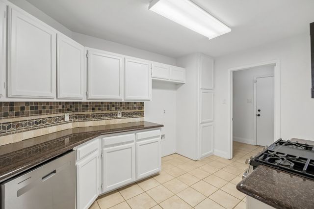209 Willow Stone Street, Denton, TX 76207