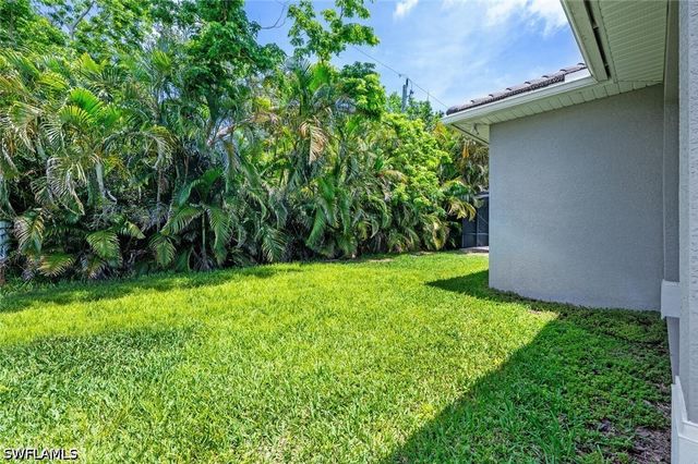 2737 Linda DR, Naples, FL 34112