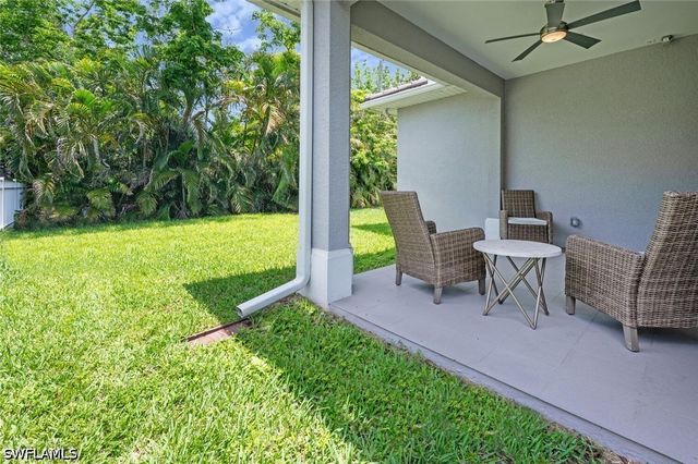 2737 Linda DR, Naples, FL 34112