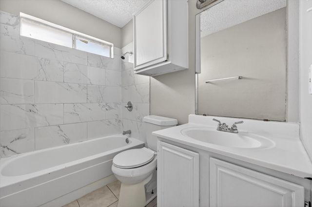 6611 Olivewood Drive, Arlington, TX 76001