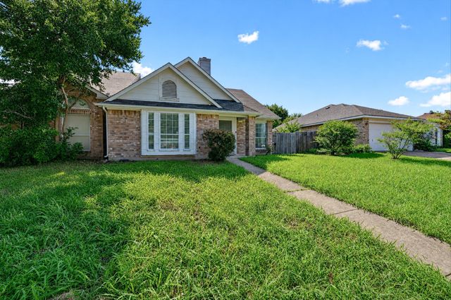 6611 Olivewood Drive, Arlington, TX 76001