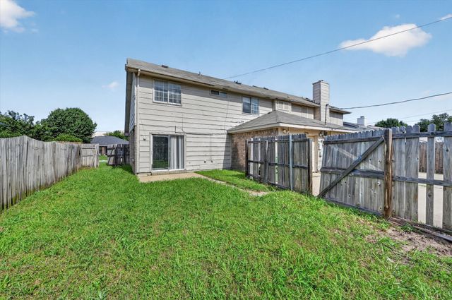 6611 Olivewood Drive, Arlington, TX 76001
