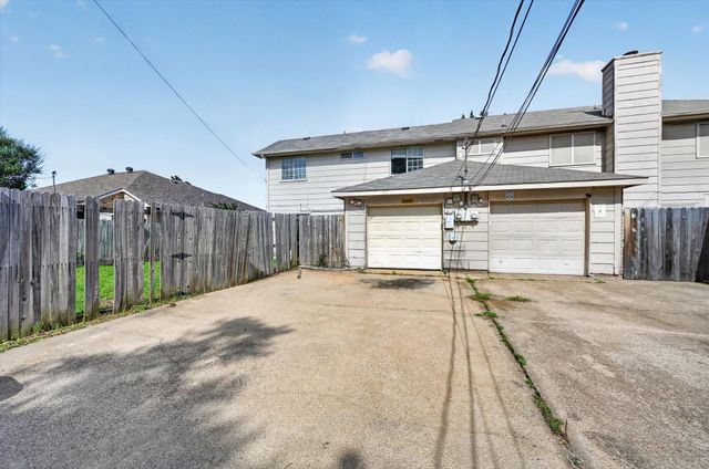 6611 Olivewood Drive, Arlington, TX 76001