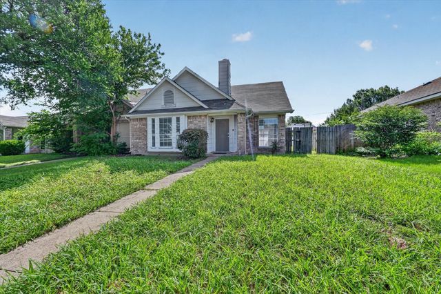 6611 Olivewood Drive, Arlington, TX 76001