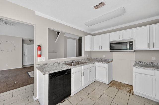 6611 Olivewood Drive, Arlington, TX 76001