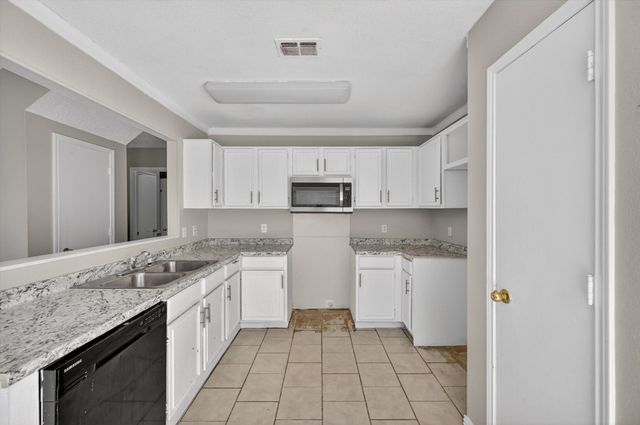 6611 Olivewood Drive, Arlington, TX 76001