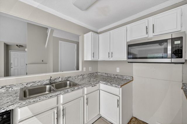 6611 Olivewood Drive, Arlington, TX 76001