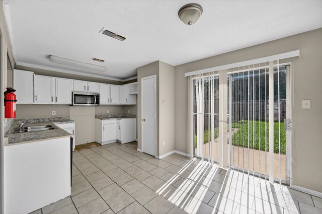 6611 Olivewood Drive, Arlington, TX 76001