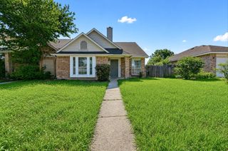 6611 Olivewood Drive, Arlington, TX 76001